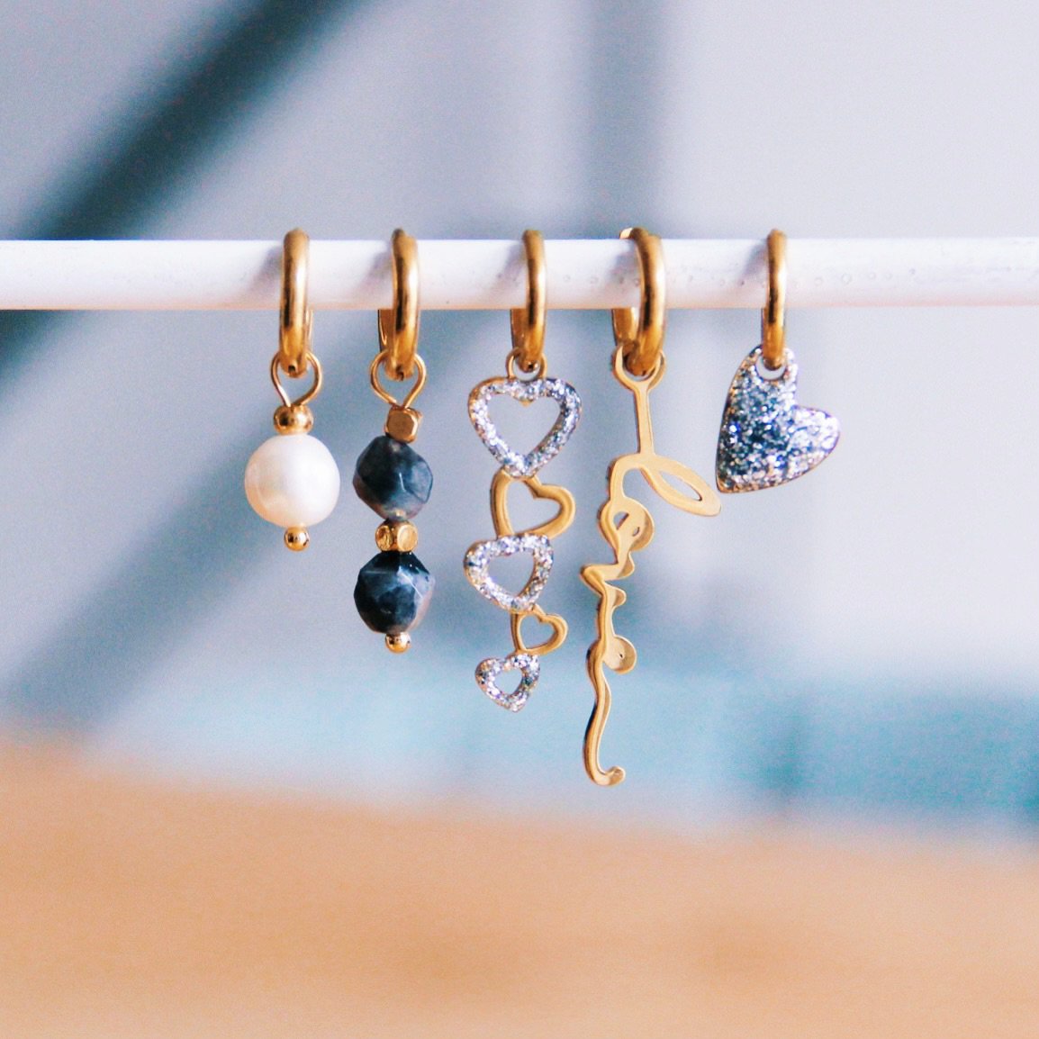 Edelstalen oorringen met 3 zoetwaterparels en blokjes - goud