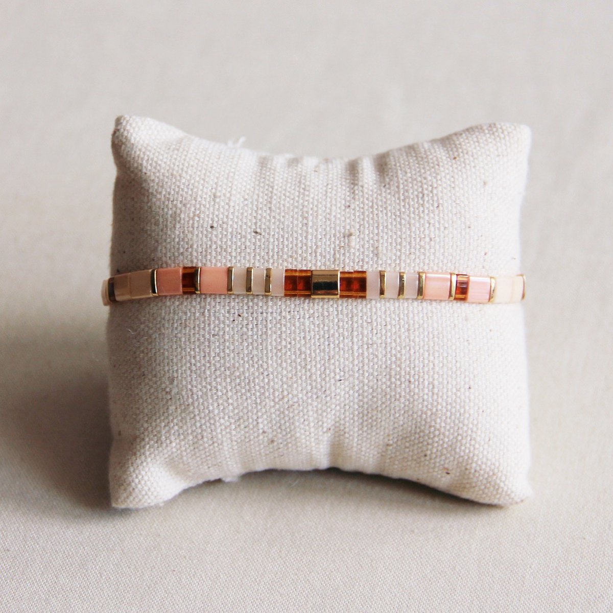 Tilabead armband zalm/roest/nude/verguld