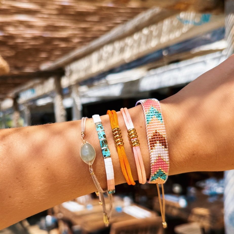 Armband geweven pijlenmotief